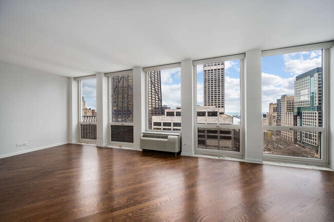 Building Photo - 111 E Chestnut St