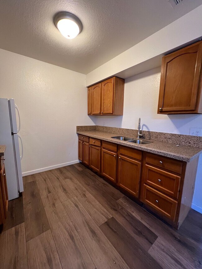Building Photo - Cozy 2 Bed, 1 Bath – Great Location, Great...