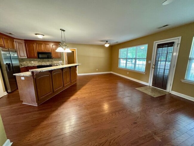 Building Photo - Hampton Cove home with EV Plug