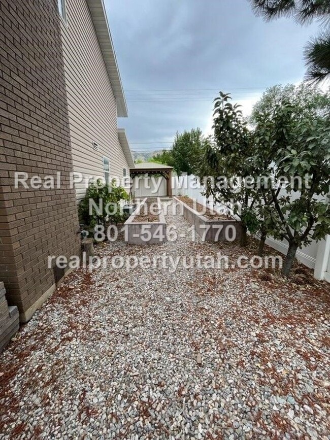 Building Photo - Adorable 5 Bedroom home in Brigham City