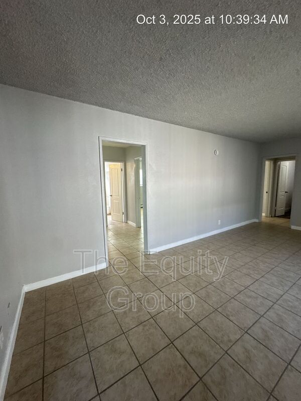 Building Photo - 570 S Richmond Ave