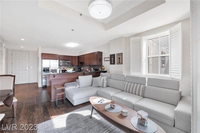 Building Photo - 2405 W Serene Ave