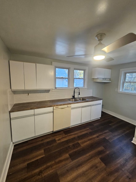 Building Photo - 5171 Charles St