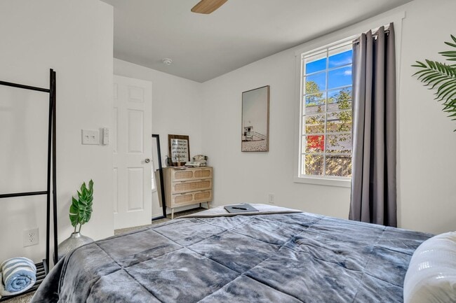 Building Photo - Charming Cottage with Modern Upgrades in Hanahan