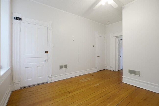 Building Photo - 1616 W Le Moyne St