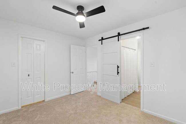 Building Photo - 9231 Kings Canyon Dr