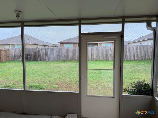 Building Photo - 8016 Bridgepointe Dr