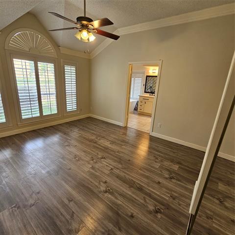Building Photo - 2817 Oleander Dr