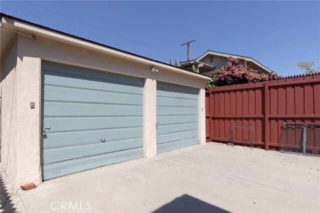 Building Photo - 757 E Doran St