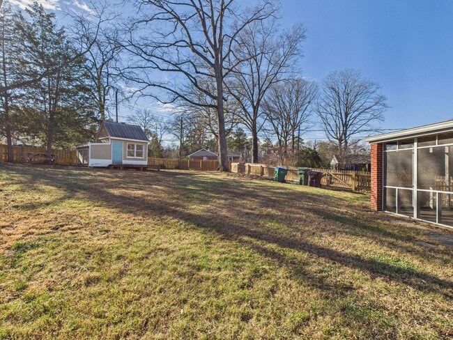 Building Photo - 6955 Navaho Rd