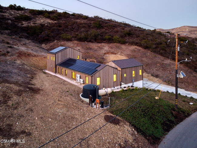 Building Photo - 385 S Skyline Dr