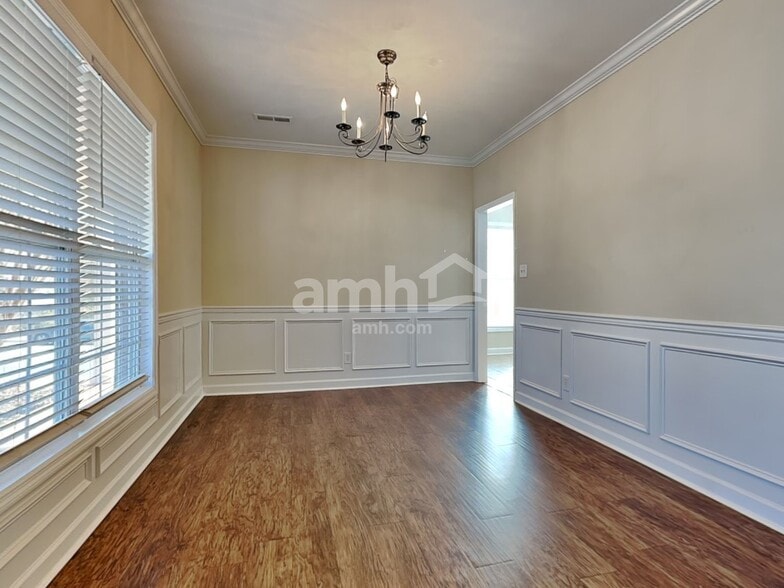 Building Photo - 10900 Aspen Grove Way