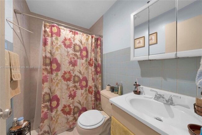 Building Photo - 334 E 18th St