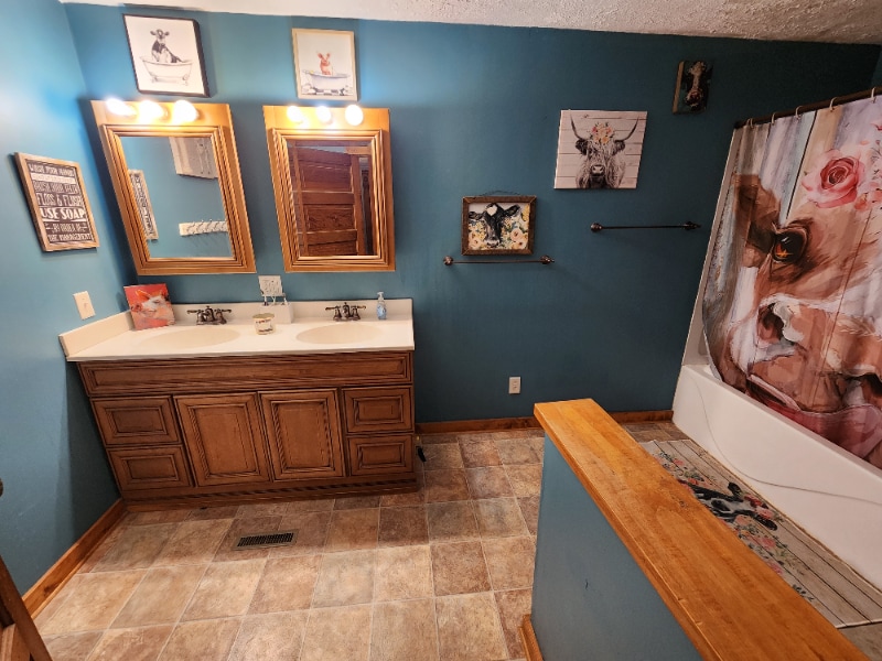 Building Photo - 410 S Parker Dr