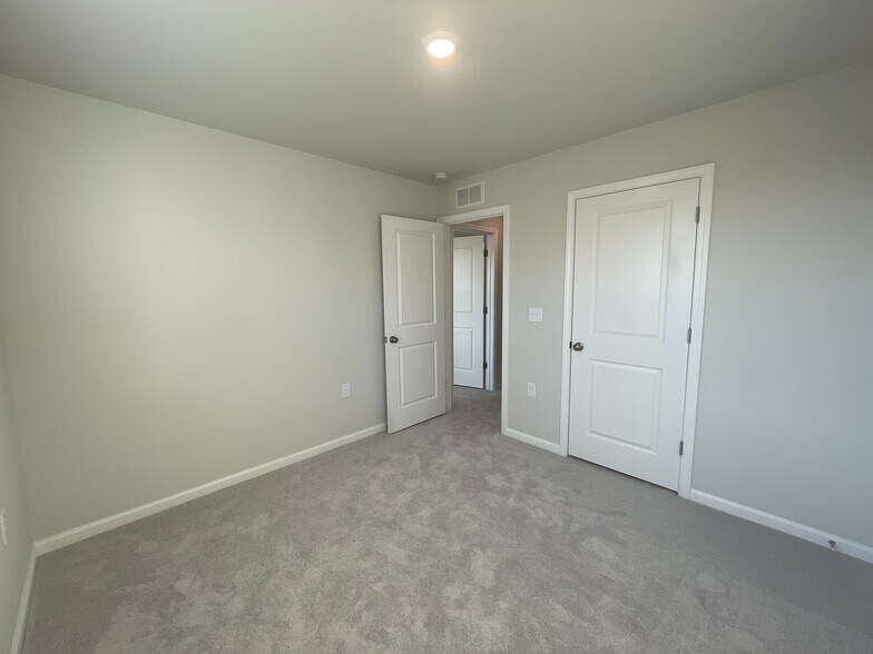 Building Photo - Room in Townhome on Brellon Ln