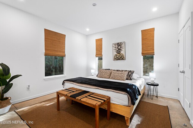 Building Photo - 581 Hazel St