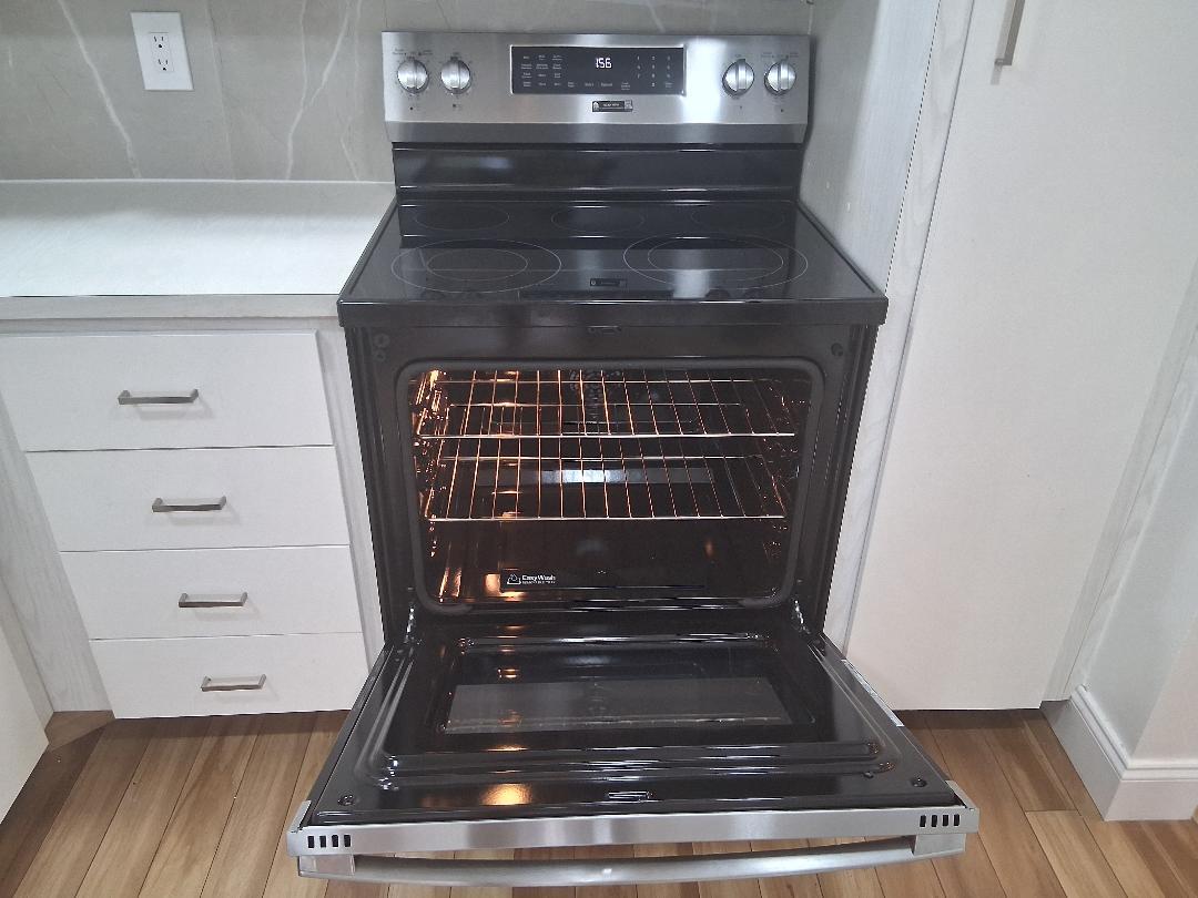 Kitchen - 1000 Saint Charles Pl