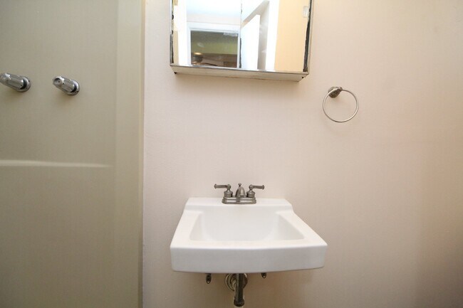 Building Photo - Cozy 1BR/1BA Apartment in Southwest Pensac...