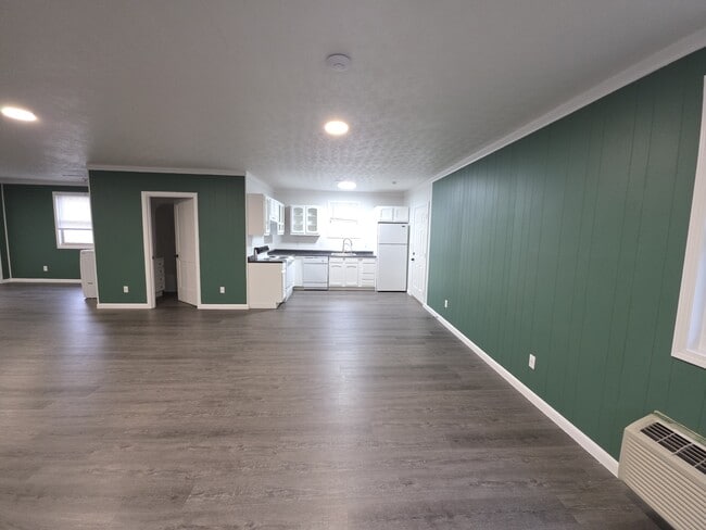 Building Photo - 105 Becky Dr