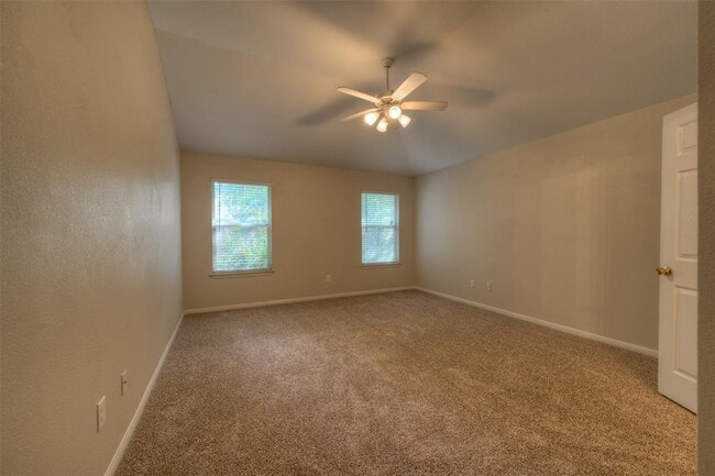Building Photo - 290 Middle Creek Dr