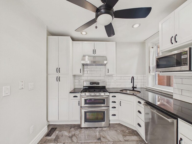 Building Photo - 2 Pennsylvania St