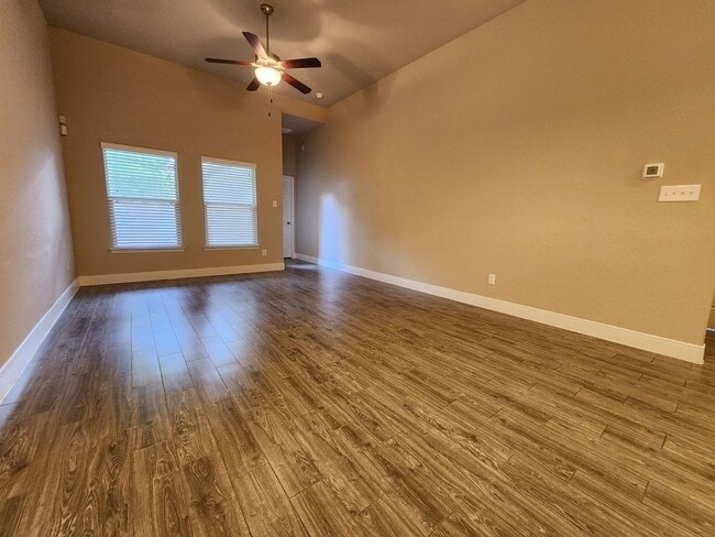 Building Photo - 3/2/2 Duplex / Less than 1 Mile to Gruene / Fridge Included/ Gas Cooking / Covered Patio / CISD