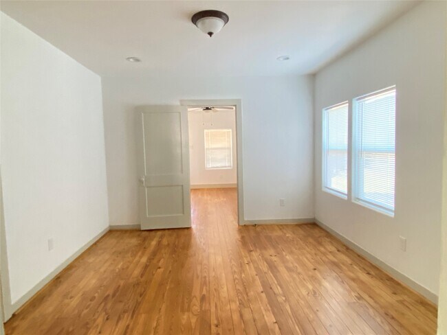 Building Photo - 826 Fowlkes St