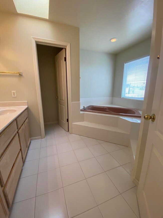 Building Photo - 7408 Big Bend Dr