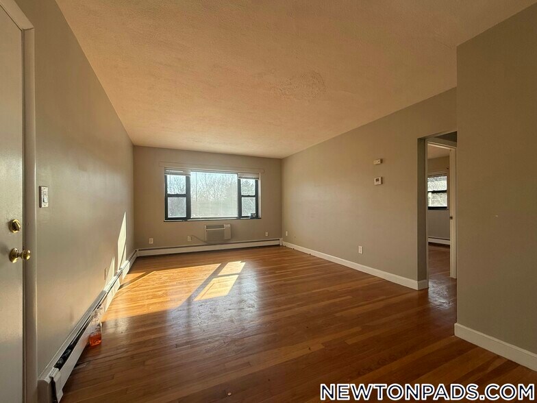 Building Photo - 264 Grove St