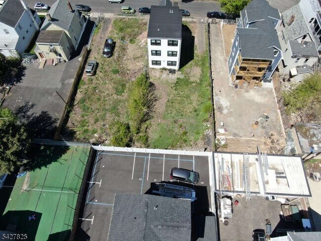 Building Photo - 10 Bruen Ave
