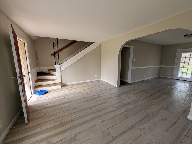 Building Photo - 515 Broad Ripple Dr