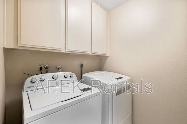 Building Photo - 74939 Vía Lago