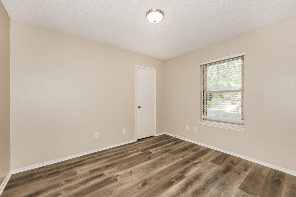 Building Photo - 6004 Cool Springs Dr