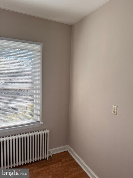 Building Photo - 232 W Main St