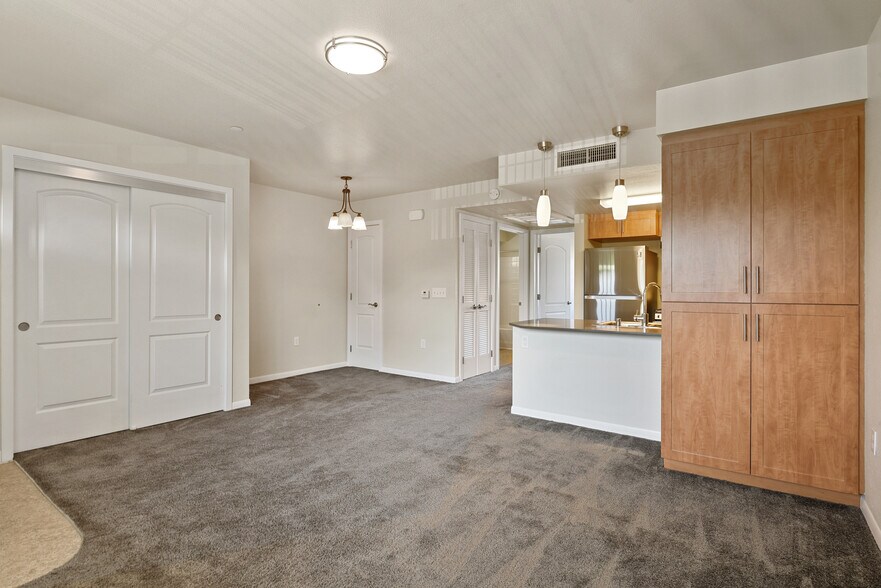 Spacious living area - Avenue Heights Apartments Building 1