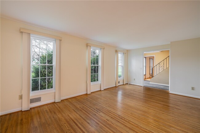 Building Photo - 75 Parkwood Ave