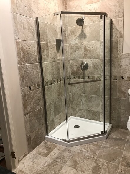 Shower Stall third floor - 816 Ashland Ave