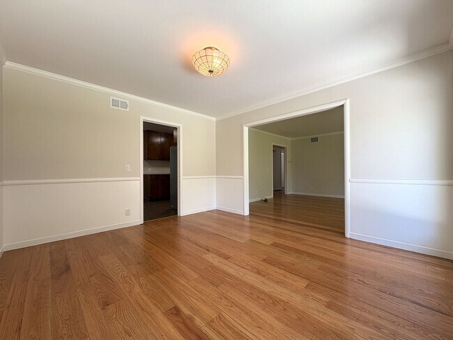 Building Photo - Charming 3BR/2BA Home in West Menlo Park