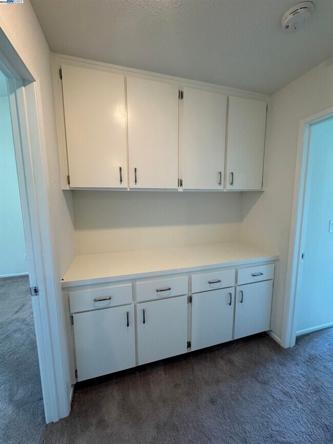 Building Photo - 8145 Mountain View Dr