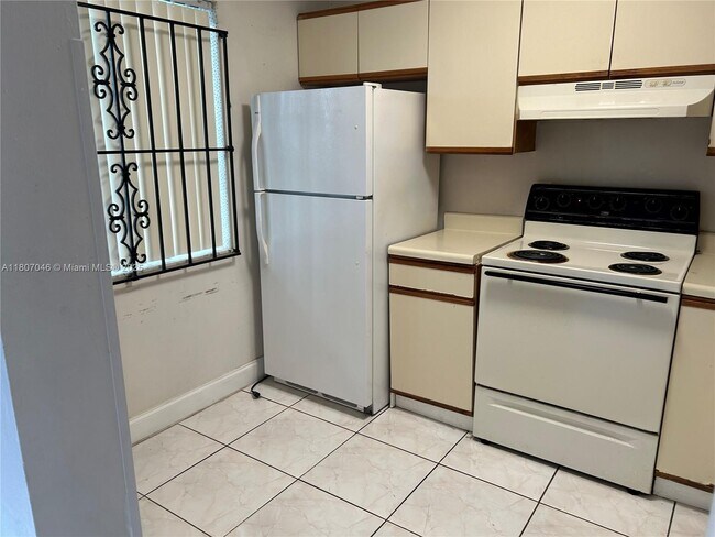 Building Photo - 8720 N Sherman Cir