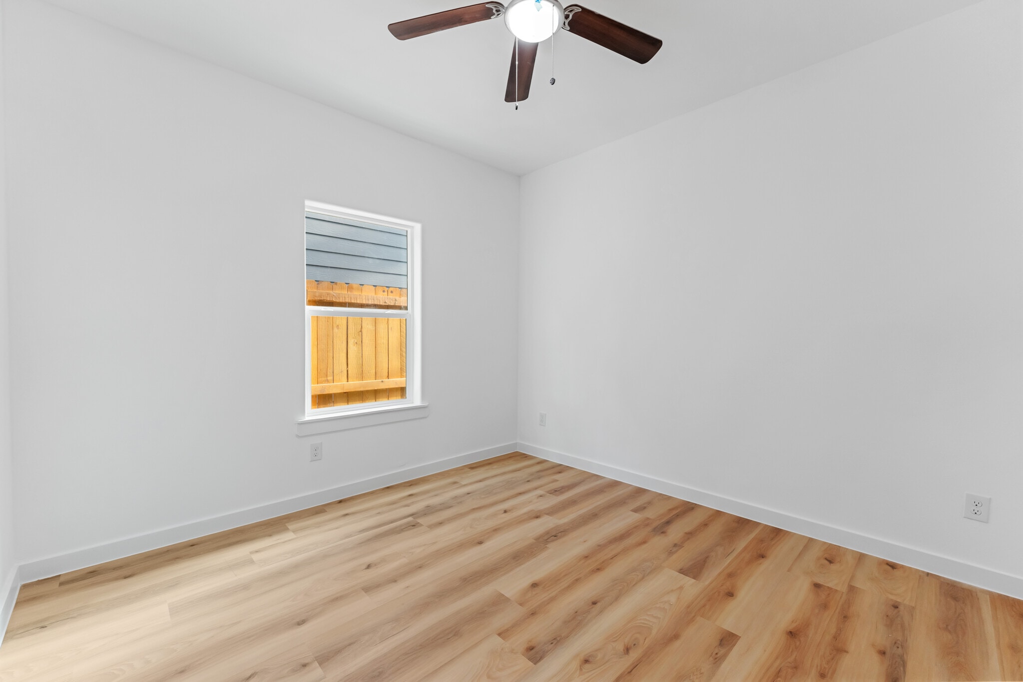 Building Photo - 9318 Firnat St