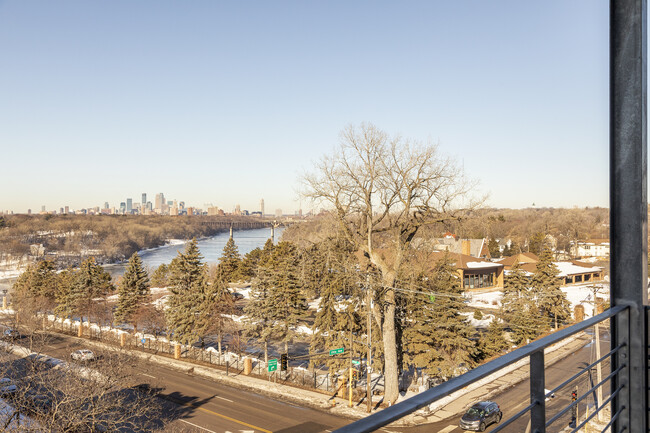 Skyline Views - EastRiver Apartments