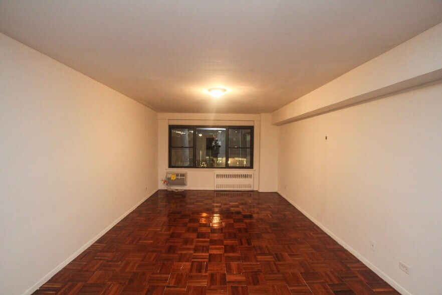 Building Photo - 157e E 57th St