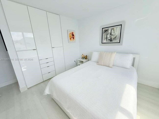 Building Photo - 9437 SW 145th Pl