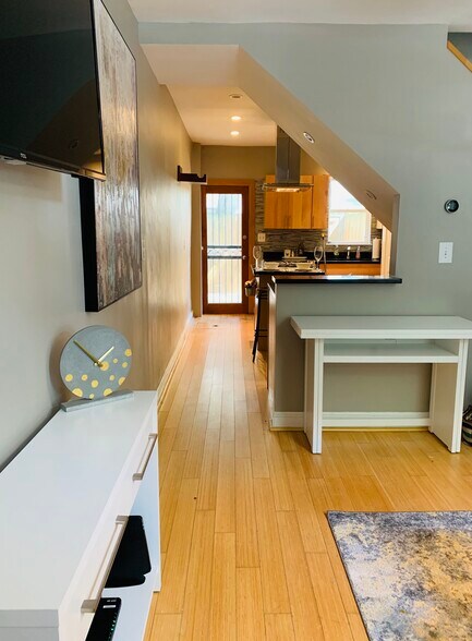 Open concept - 2227 10th St NW