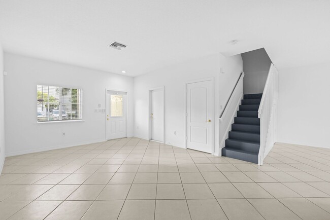 Building Photo - Bridgeport Villas