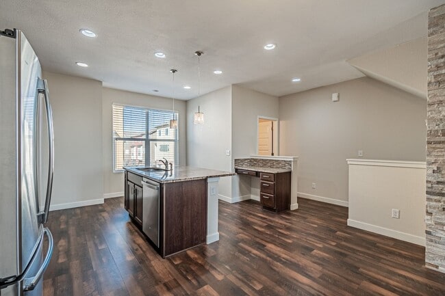 Building Photo - 2BD, 2.5BA Broomfield Townhome with 2-Car ...