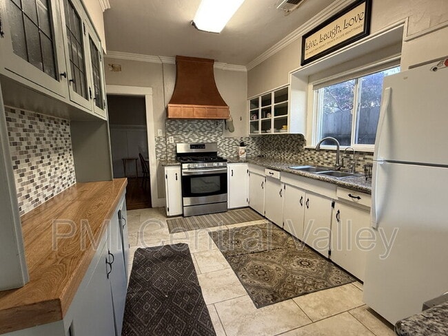 Building Photo - 416 Sycamore Ave