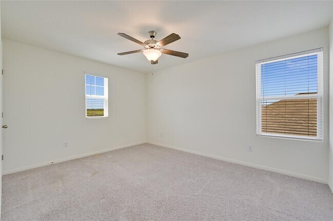 Building Photo - 268 Wren Ln