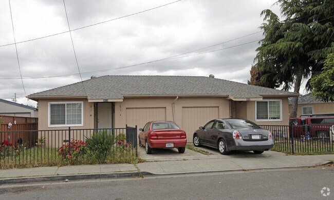 Primary Photo - 24106-24112 Alice St